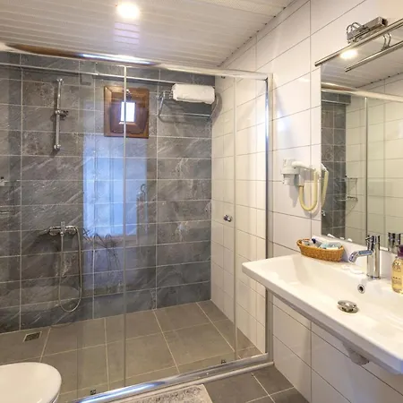 Avena Mountain - Breakfast And Dinner - Adults Only *